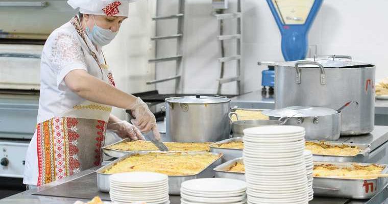 чем кормят детей в школе