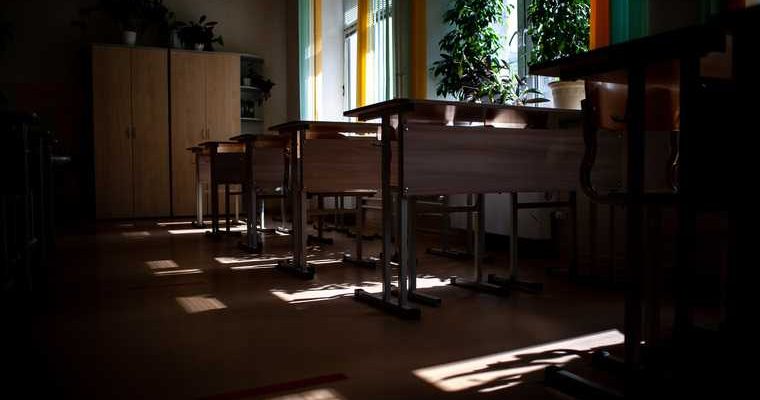 Тюменская область Демьянское школа крыша протекла