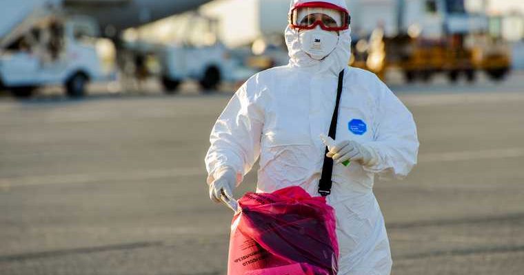 Голикова предложила сохранить выплаты медикам за работу с коронавирусом