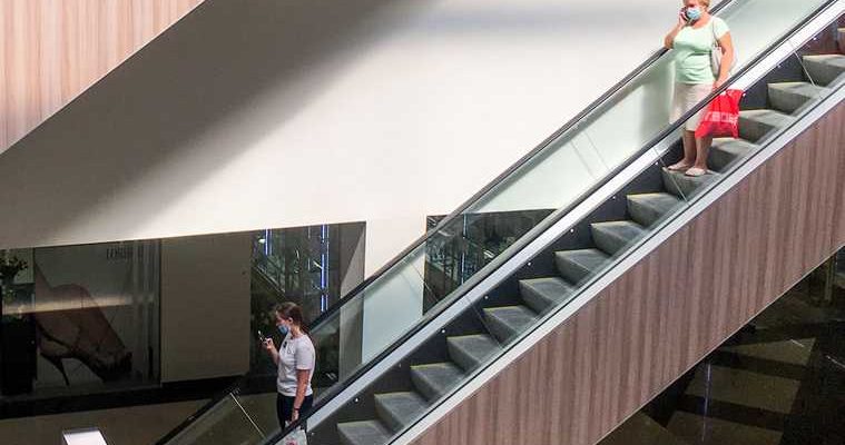 Екатеринбург ребенка затянуло эскалатор трц