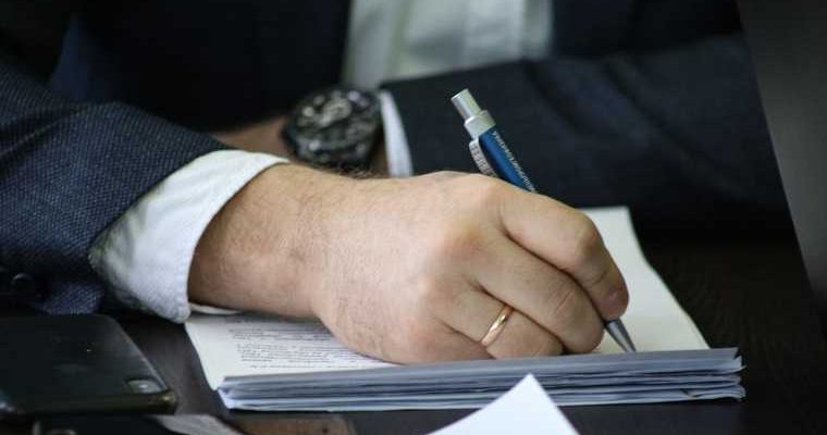 депутат сдаст мандат