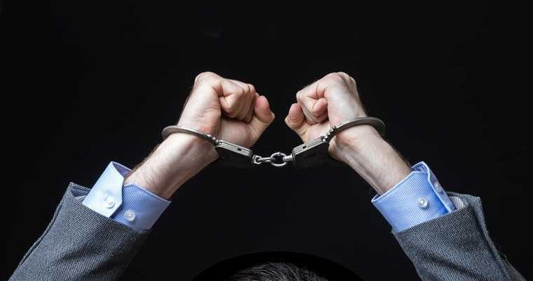 В РФ предложили лишать свободы людей иноагентов