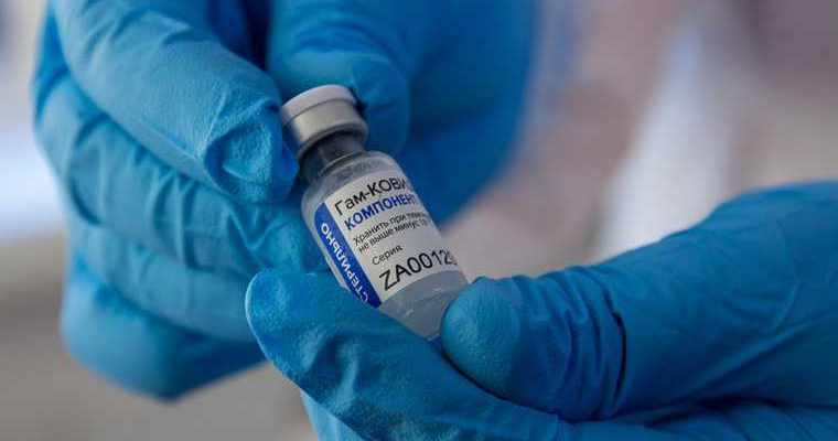 Министр Мурашко назвал срок поставки вакцины от коронавируса Спутника V во все регионы