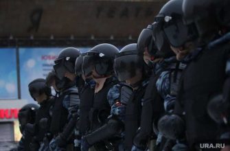 пнул в живот и извинился