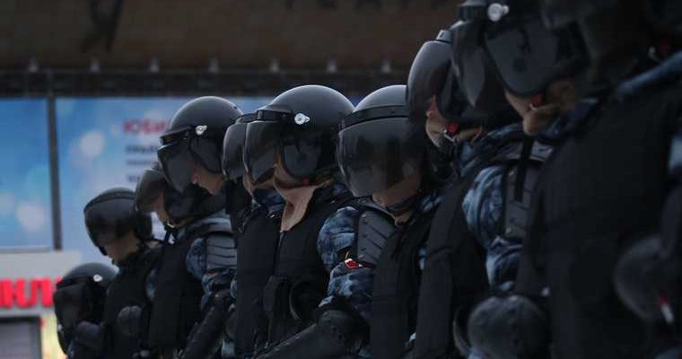 пнул в живот и извинился