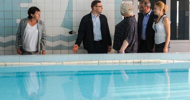 новости хмао пострадал ребенок чп в сургутской школе номер 31 инцидент в бассейне чуть не утонул третьеклассник