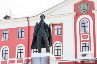 мэр Новоуральска отставка Владимир Цветов Максим Секачев Вячеслав Тюменцев Свердловская область