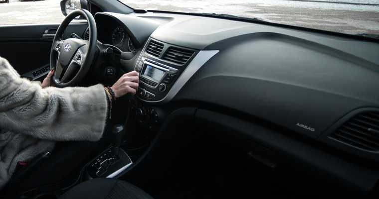 компромат Дмитрий Захаров руководитель представительства ЯНАО Москва жена пользуется служебным транспортом