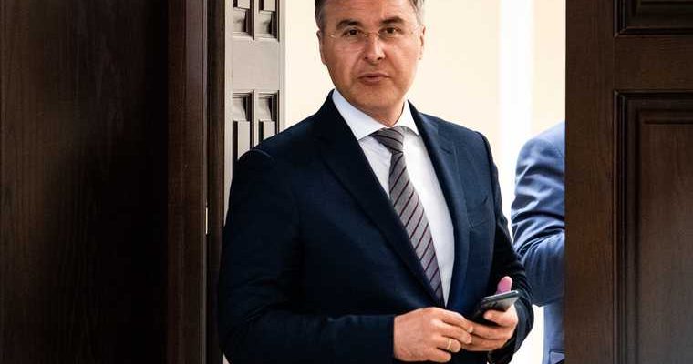 министр валерий фальков