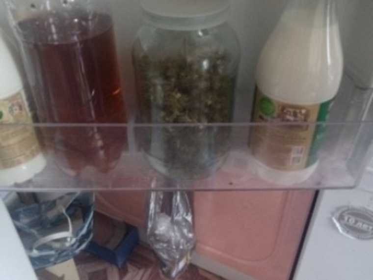 У жителя ХМАО нашли холодильник, забитый марихуаной. Фото