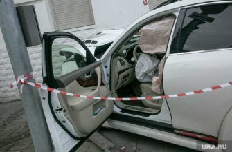 новости хмао мужчина чуть не сбил пешеходов бросил машину и скрылся сбежал с места аварии дтп в нефтеюганске влетел в дерево не вошел в поворот